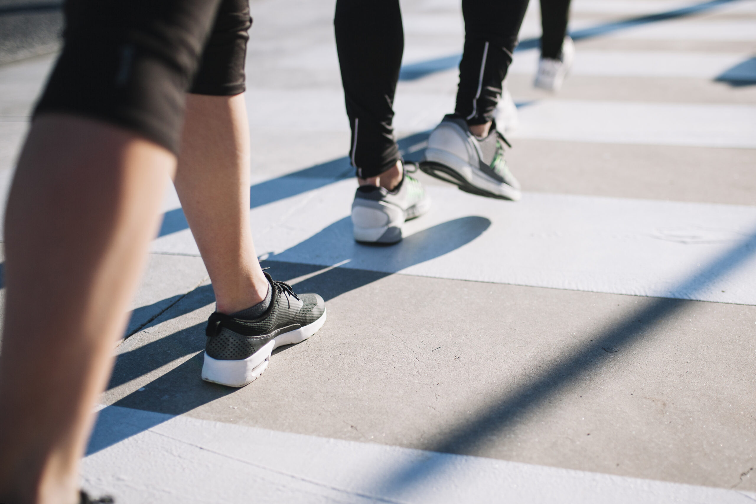legs-running-people